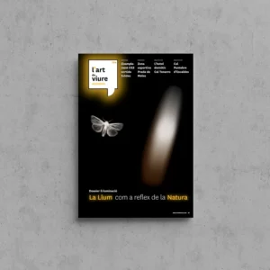 Portada de L'Art de Viure Andorra núm. 104 amb una arna volant cap a una llum càlida sobre fons negre.