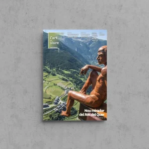 Portada de L'Art de Viure Andorra núm. 107 amb l'escultura El Pensador al mirador del Roc del Quer de Canillo, asseguda sobre la plataforma volada damunt la vall.