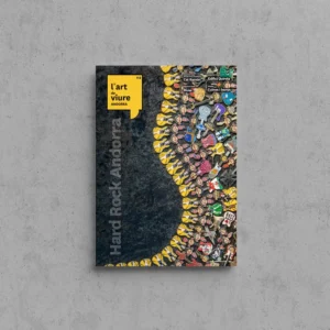 Portada de L'Art de Viure Andorra núm. 113 amb una col·lecció de pins de guitarra del Hard Rock disposats en forma de ventall sobre un fons fosc.