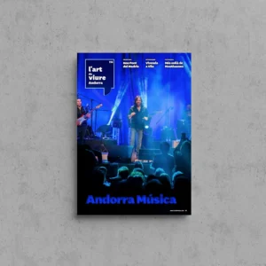 Portada de L'Art de Viure Andorra núm. 116 amb un concert nocturn en directe, il·luminat de blau, amb el públic en primer terme, sota el títol Andorra Música.
