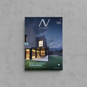 Portada de L'Art de Viure Andorra núm. 148 amb un habitatge unifamiliar contemporani de façana de pedra i grans vidrieres, il·luminat al capvespre amb les muntanyes al fons, sota el títol Sentiment de pertinença.